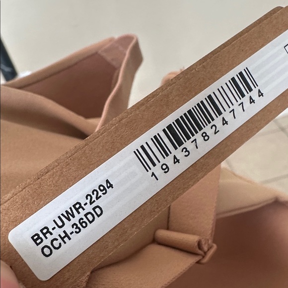 NWT SKIMS Fits Everybody Push Up Tshirt Bra in shade OCHRE size 36DD - Picture 5 of 5